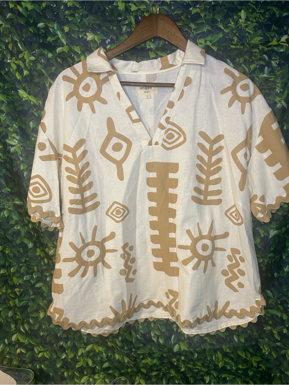 Umgee Cream Top with Tan Graphic Motif Set